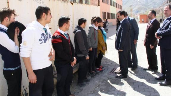 Hakkari İl Milli Eğitim Müdürümüz Sayın Veysel DURGUN Cumhuriyet Anadolu Lisesini Ziyaret Etti